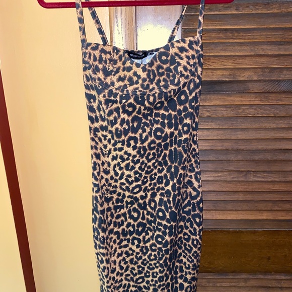 NEVER WORN Leopard Bodycon dress - Picture 3 of 4